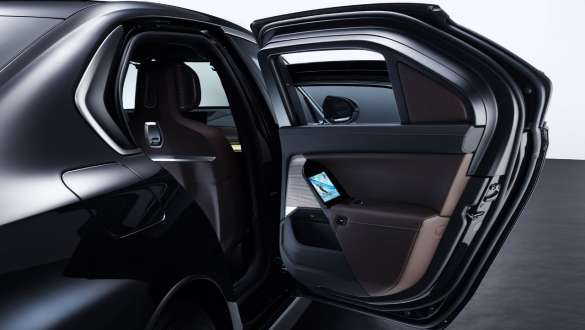 BMW 7 Series Protection G73 izlazi u nuždi BMW 7 Series Protection G73 izlazi u nuždi otvorena vrata