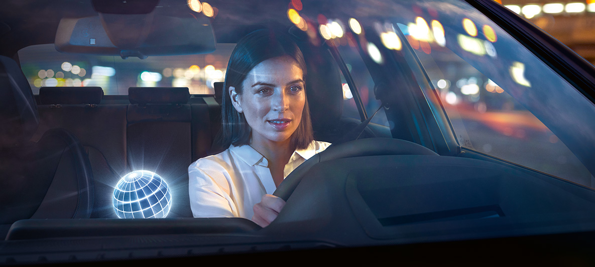 Usluge BMW corporate sales; BMW Connected Drive za poslovne klijente Usluge BMW corporate sales; BMW Connected Drive za poslovne klijente; žena vozač